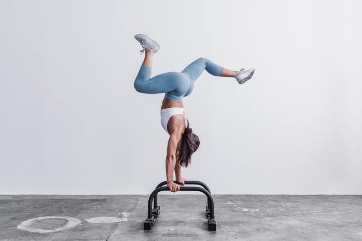 6DJZ1106 Women High-Rise Crop Nobull