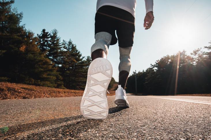 6DJZ173 Men White Surface Runner+ Nobull