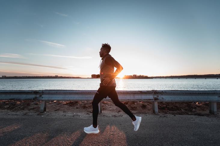 6DJZ174 Men White Runner+ Nobull