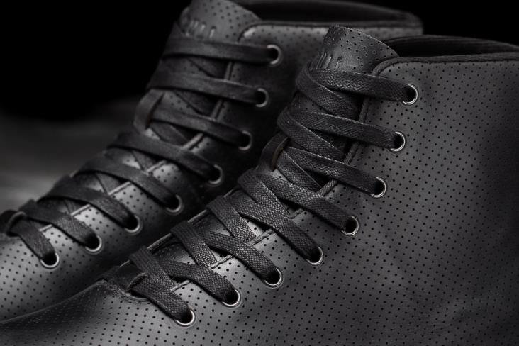 6DJZ40 Men High-Top Black Dark Gum Leather Trainer Nobull