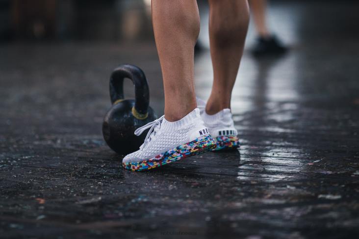 6DJZ591 Women White Wild Knit Runner Nobull