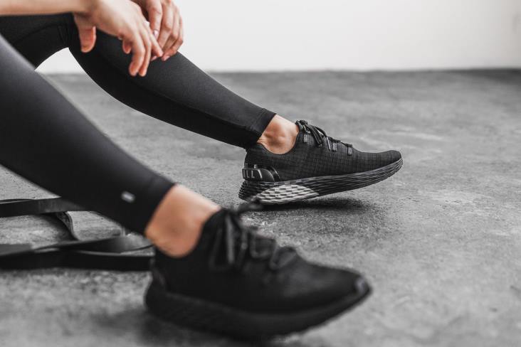 6DJZ592 Women Black Ripstop Runner Nobull