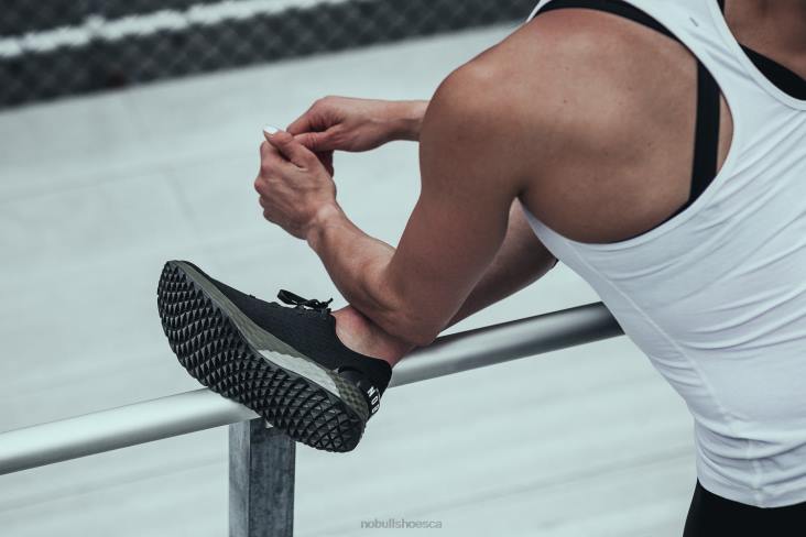 6DJZ593 Women Black Ivy Ripstop Runner Nobull