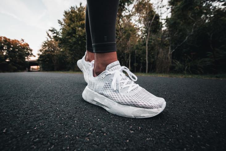 6DJZ622 Women White Camo Runner+ Nobull