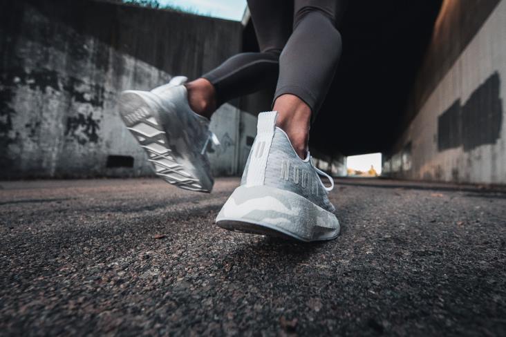 6DJZ622 Women White Camo Runner+ Nobull